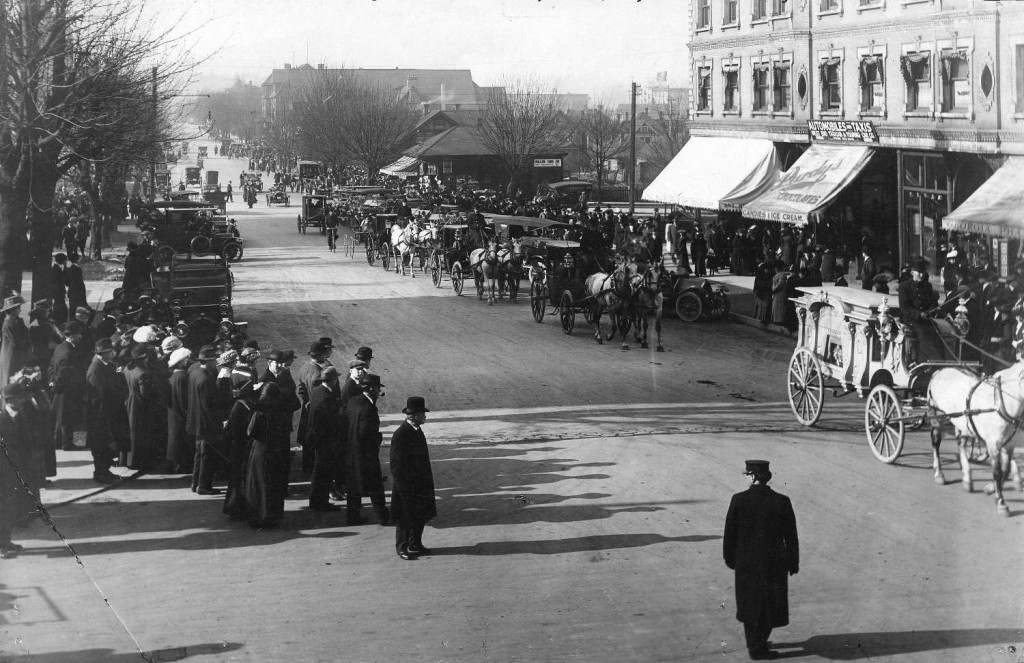 Funeral procession for Pauline Johnson, on Georgia Street near Granville Street, Vancouver, March 10, 1913. Reference code AM54-S4-: Port P1422