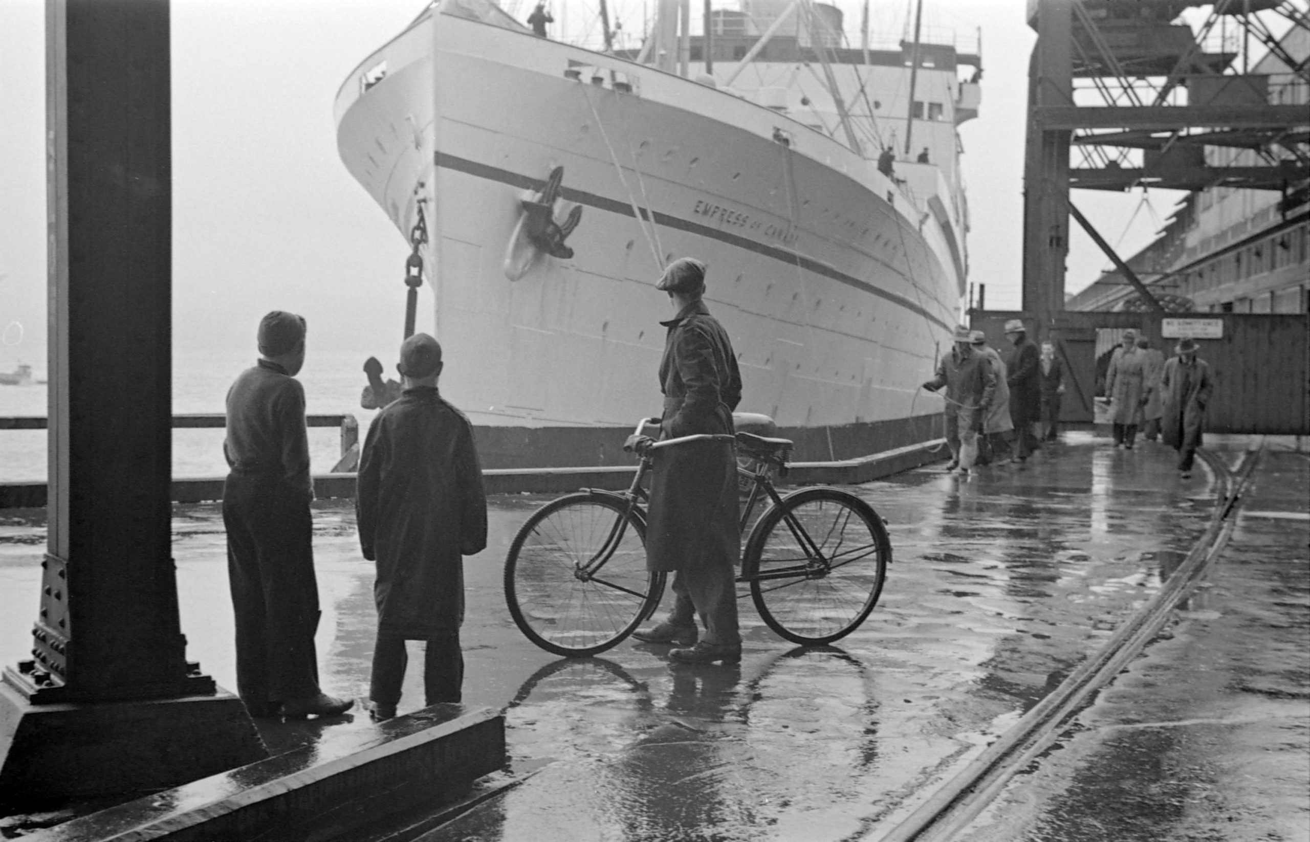 Empress of Canada at dock. Reference code: AM640-S1-: CVA 260-1002