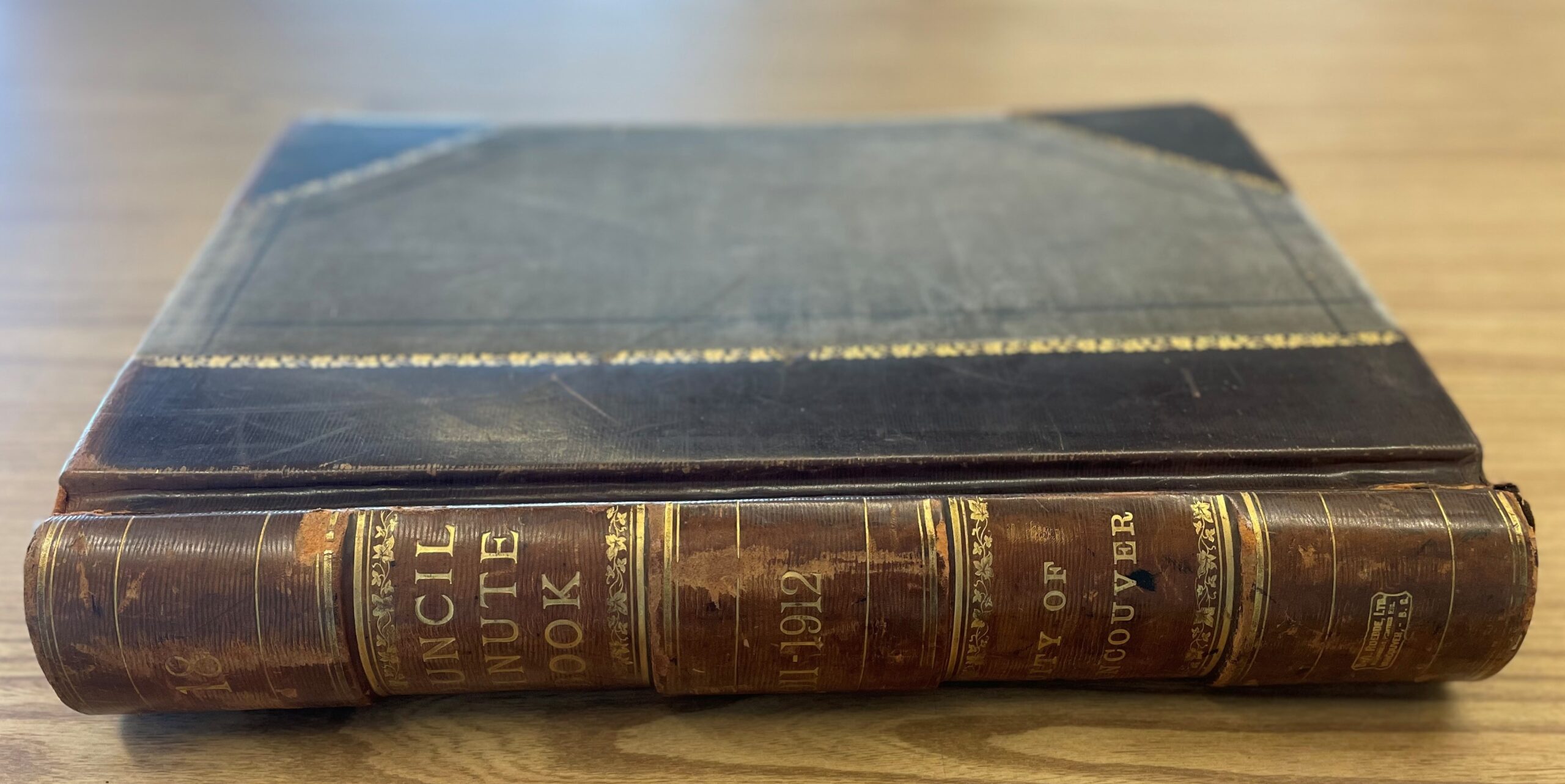 Exterior of Volume 18. Reference code: COV-S31--