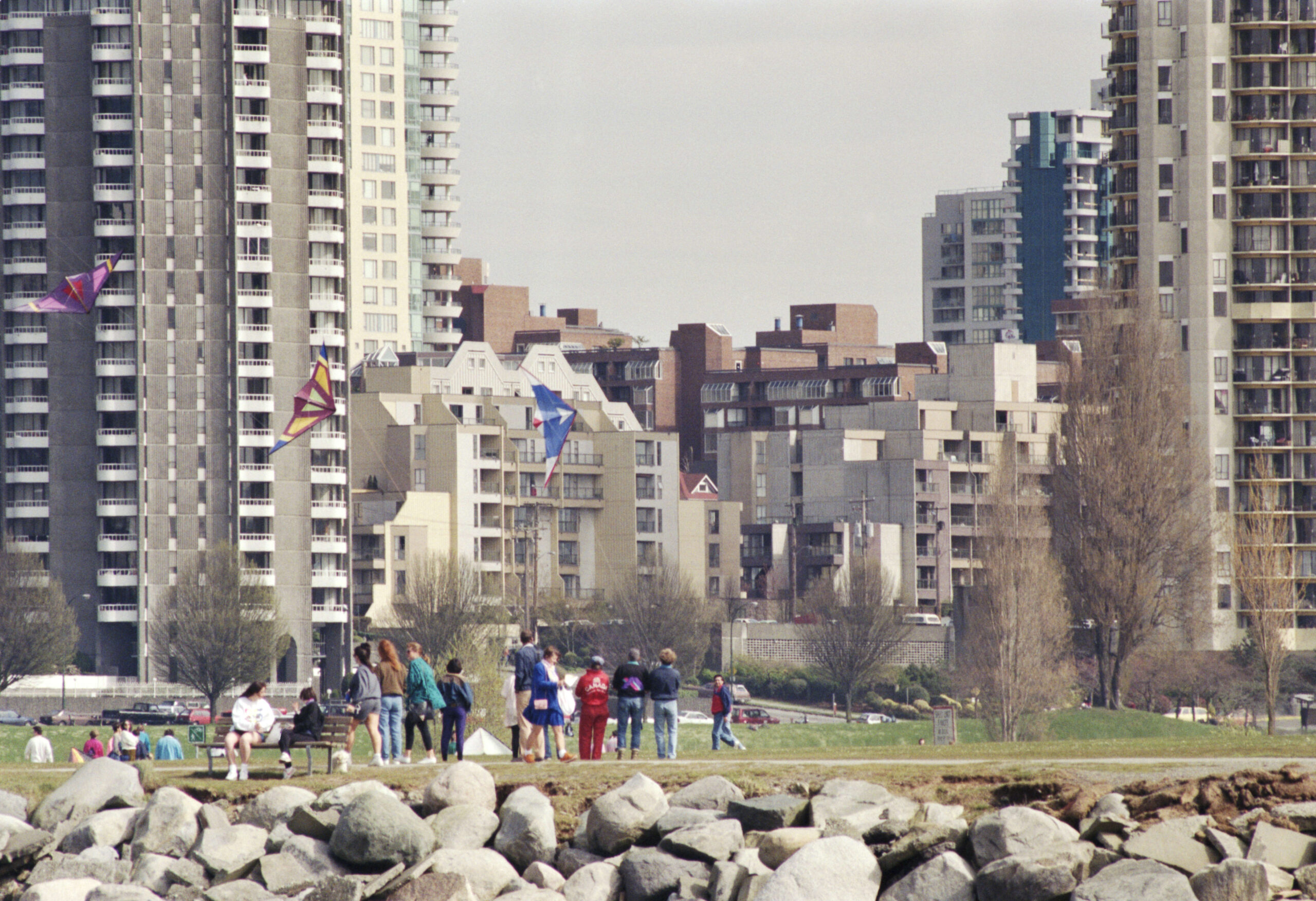 Kite flying at Vanier Park, 1992. Reference code: AM1528-S1-F160-: 2008-127.03780