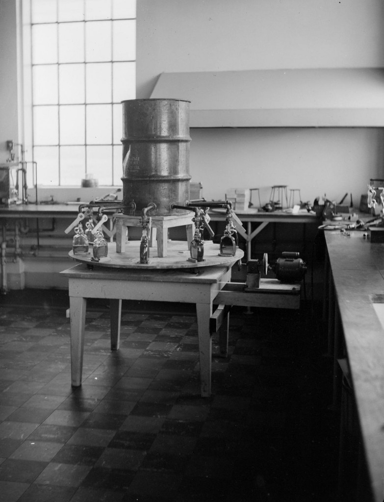 Experimental packaging of Rogers’ Golden Syrup in glass bottles. This photograph was taken in the #1 Lab, 1955. Reference code: 2011-092.1659.