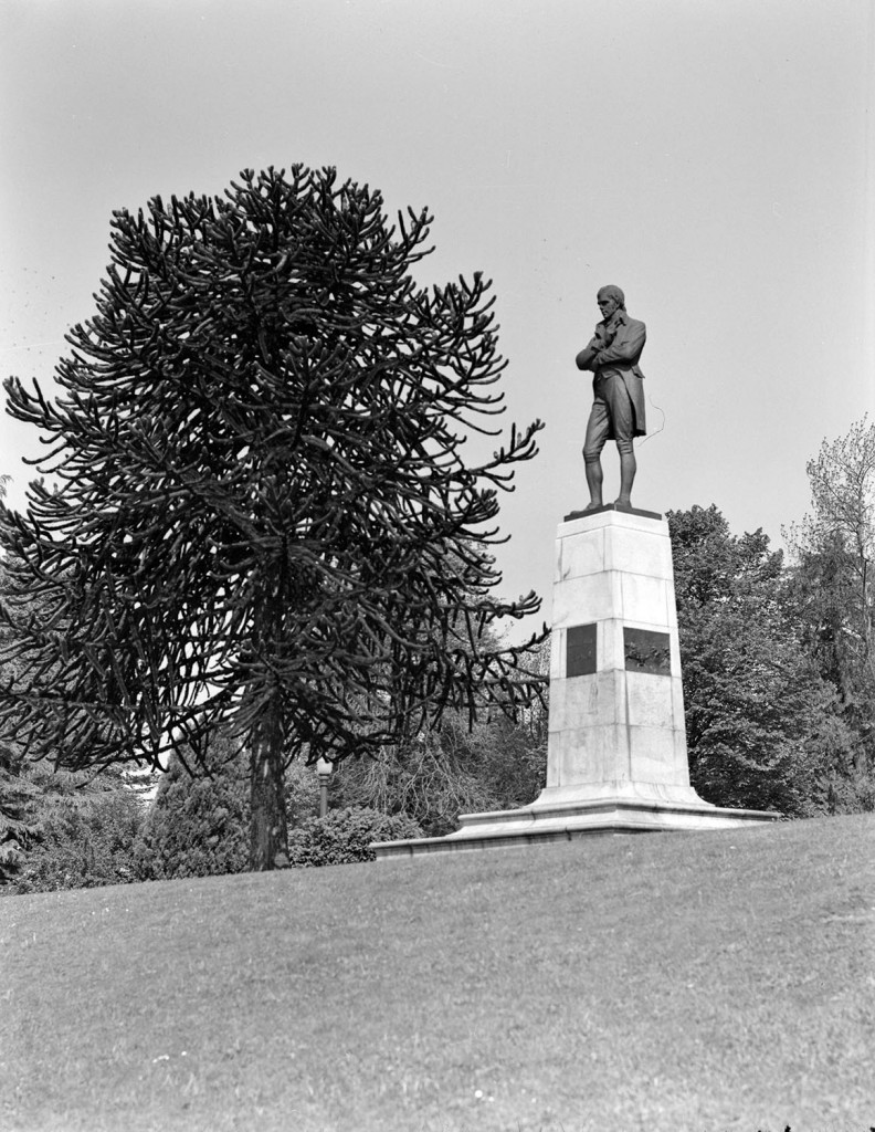 The Robert Burns Memorial in Stanley Park AuthentiCity