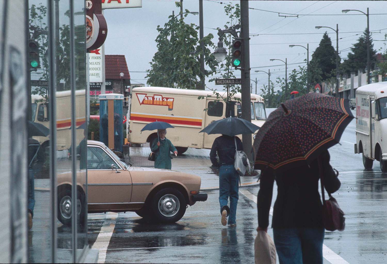 Broadway and MacDonald intersection