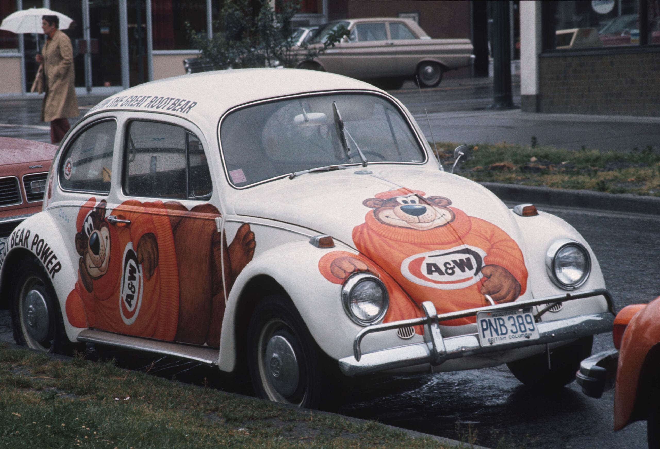 The A&W Root Bear on a Volkswagen beetle, 1976. Reference code: COV-S663-: CVA 800-0303