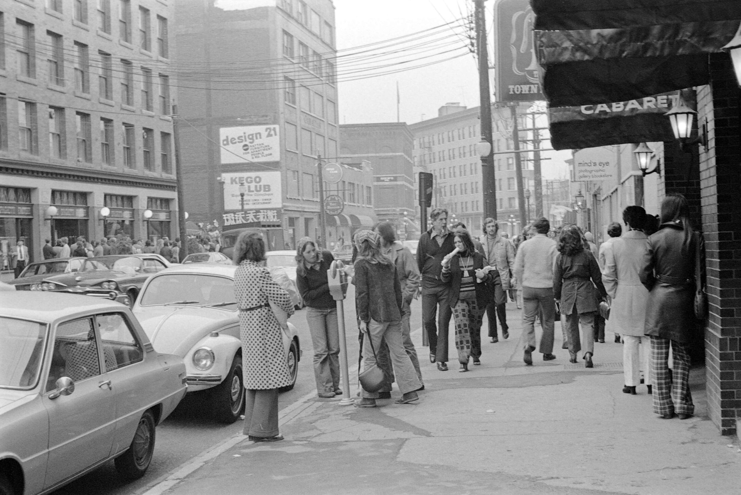 Shopping on Water Street, between 1972 and 1974. Reference code: COV-S587-: CVA 69-26-: CVA 69-26.16