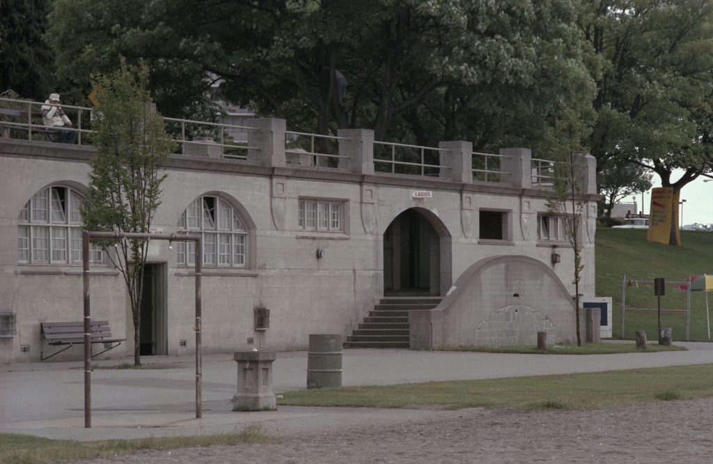 English Bay Bathhouse before repainting, 1986. Reference code: COV-S477-3-F111-: CVA 775-40